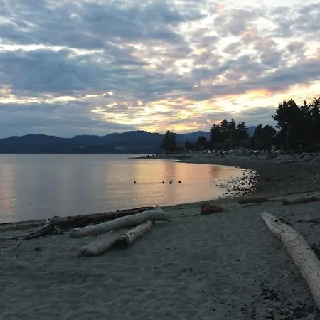 Davis Bay Bed & Breakfast-3
